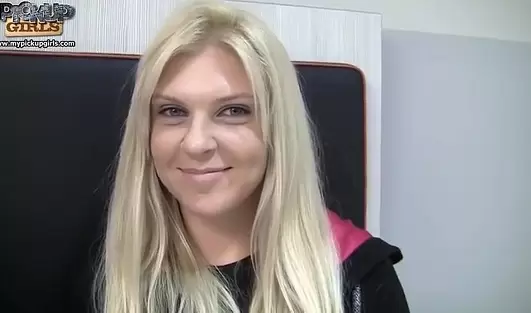 Русский негр Эрик и его друг подcняли девку и выебли вдвоём в туалете