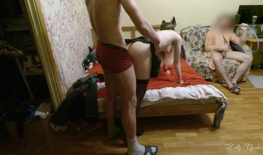Любовник выебал няшку в юбочке, пока муж спокойно покуривал рядом